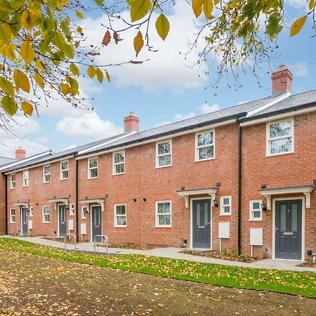 7-11 Kings Park Villa Bicester Buitenkant foto